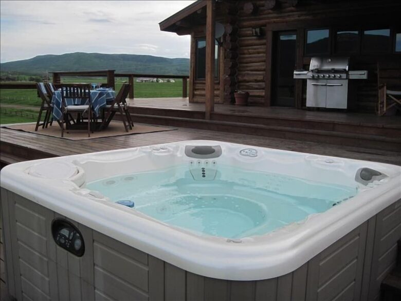 Luxury Log Ranch with Hot Tub, Sauna & Horse Facilities near Steamboat - Steamboat Springs, Colorado