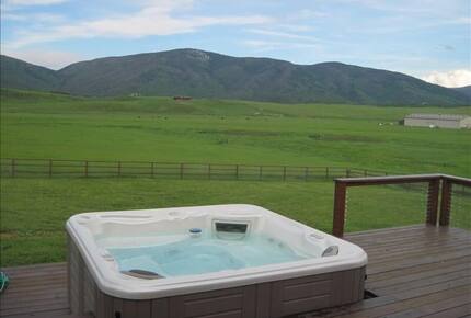 Luxury Log Ranch with Hot Tub, Sauna & Horse Facilities near Steamboat - Steamboat Springs, Colorado