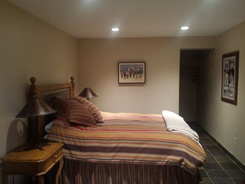 Luxury Log Ranch with Hot Tub, Sauna & Horse Facilities near Steamboat - Steamboat Springs, Colorado