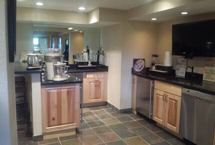 Luxury Log Ranch with Hot Tub, Sauna & Horse Facilities near Steamboat - Steamboat Springs, Colorado