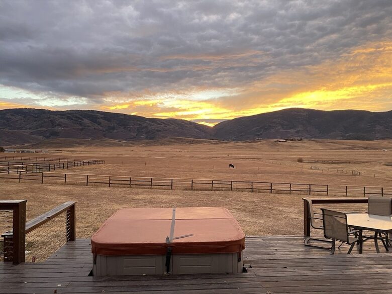 Luxury Log Ranch with Hot Tub, Sauna & Horse Facilities near Steamboat - Steamboat Springs, Colorado