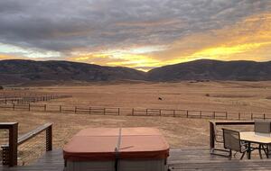 Luxury Log Ranch with Hot Tub, Sauna & Horse Facilities near Steamboat - Steamboat Springs, Colorado