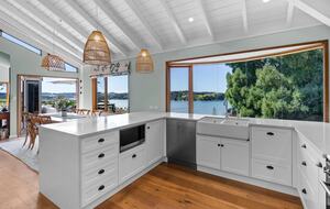 Matakana Haven with Panoramic Sea Views - Matakana, New Zealand