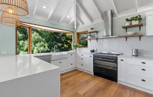 Matakana Haven with Panoramic Sea Views - Matakana, New Zealand