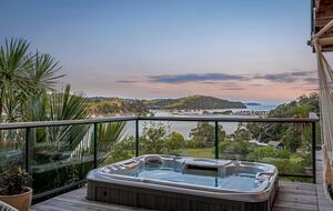 Matakana Haven with Panoramic Sea Views - Matakana, New Zealand