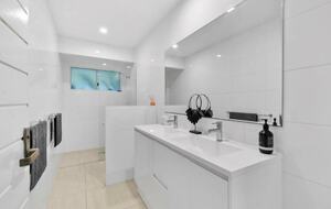 Hidden Gem at the Edge of Noosa National Park - Sunshine Coast, Australia