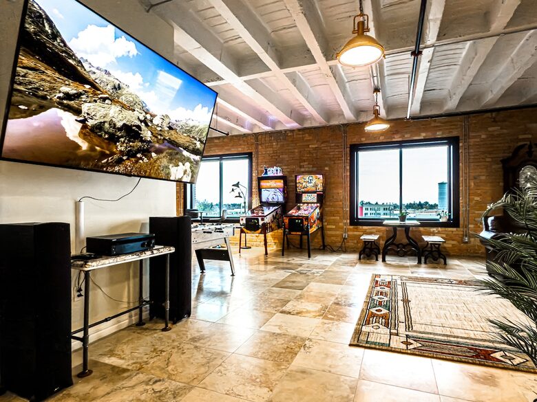 Downtown Idaho Falls Penthouse w/ in-suite Arcade, Pool Table, Sauna & 4DMassage Chair - Idaho Falls, Idaho