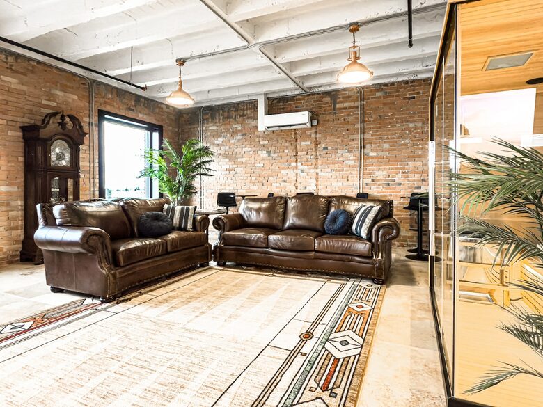 Downtown Idaho Falls Penthouse w/ in-suite Arcade, Pool Table, Sauna & 4DMassage Chair - Idaho Falls, Idaho