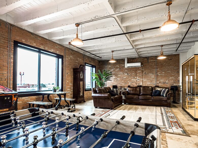 Downtown Idaho Falls Penthouse w/ in-suite Arcade, Pool Table, Sauna & 4DMassage Chair - Idaho Falls, Idaho