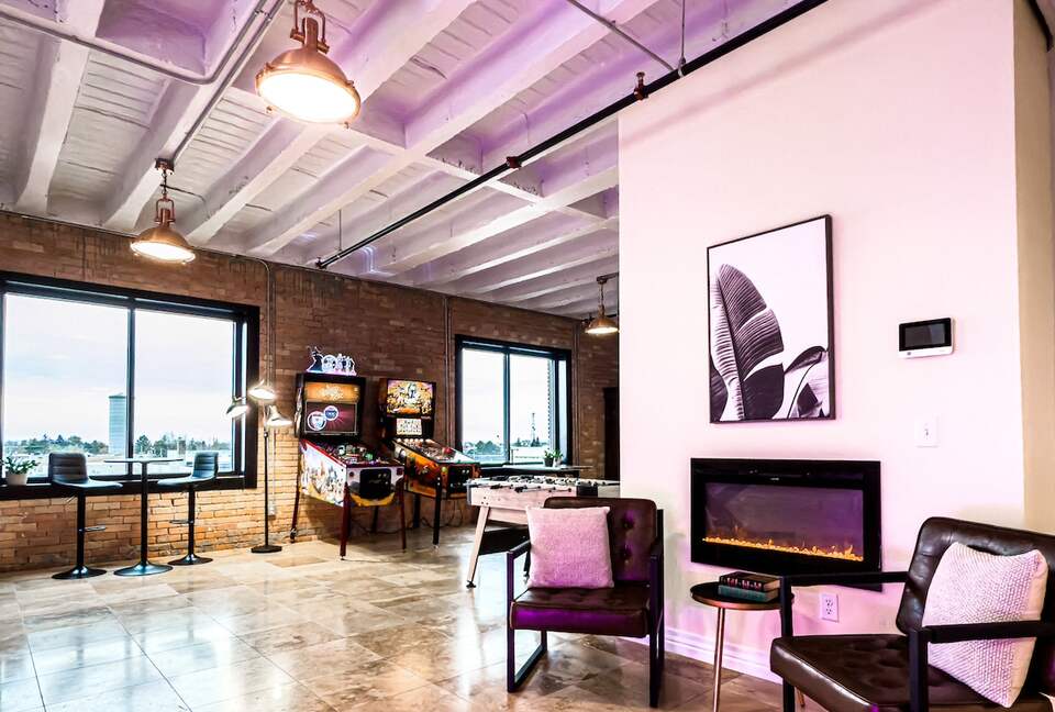 Downtown Idaho Falls Penthouse w/ in-suite Arcade, Pool Table, Sauna & 4DMassage Chair - Idaho Falls, Idaho