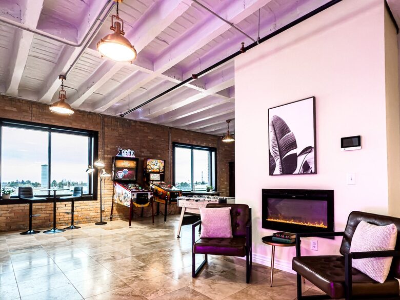 Downtown Idaho Falls Penthouse w/ in-suite Arcade, Pool Table, Sauna & 4DMassage Chair - Idaho Falls, Idaho