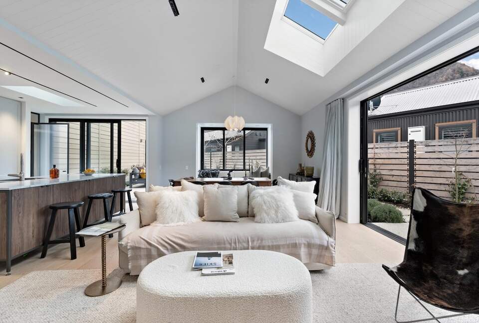 Modern Alpine Escape with Designer Finishes - Arrowtown, New Zealand