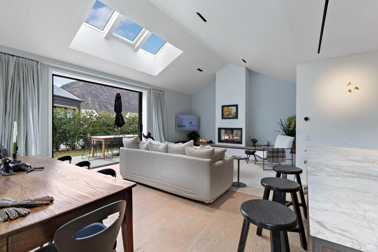 Modern Alpine Escape with Designer Finishes - Arrowtown, New Zealand