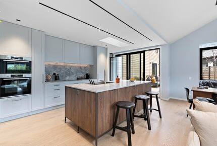 Modern Alpine Escape with Designer Finishes - Arrowtown, New Zealand