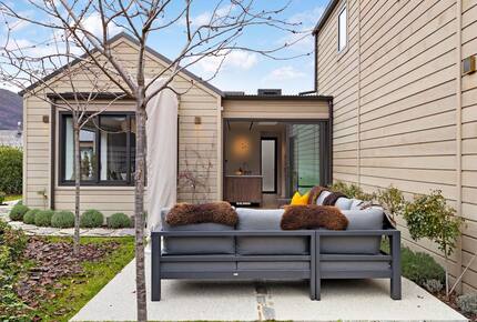 Modern Alpine Escape with Designer Finishes - Arrowtown, New Zealand