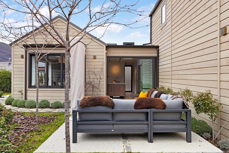 Modern Alpine Escape with Designer Finishes - Arrowtown, New Zealand