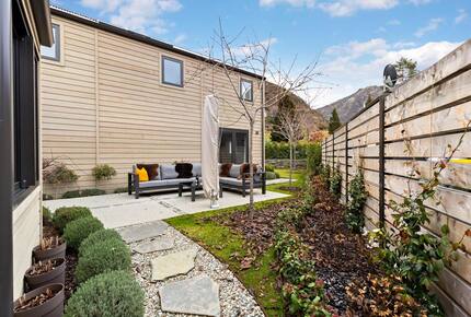 Modern Alpine Escape with Designer Finishes - Arrowtown, New Zealand