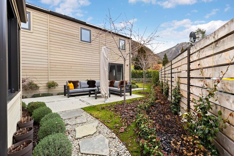 Modern Alpine Escape with Designer Finishes - Arrowtown, New Zealand