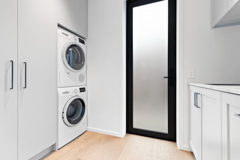 Modern Alpine Escape with Designer Finishes - Arrowtown, New Zealand