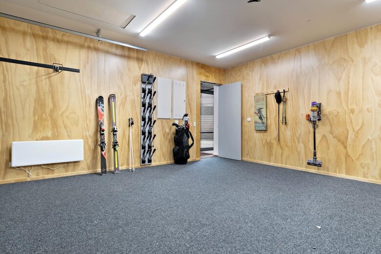 Modern Alpine Escape with Designer Finishes - Arrowtown, New Zealand