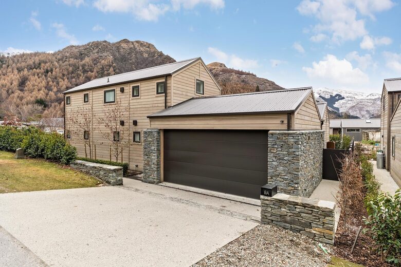 Modern Alpine Escape with Designer Finishes - Arrowtown, New Zealand