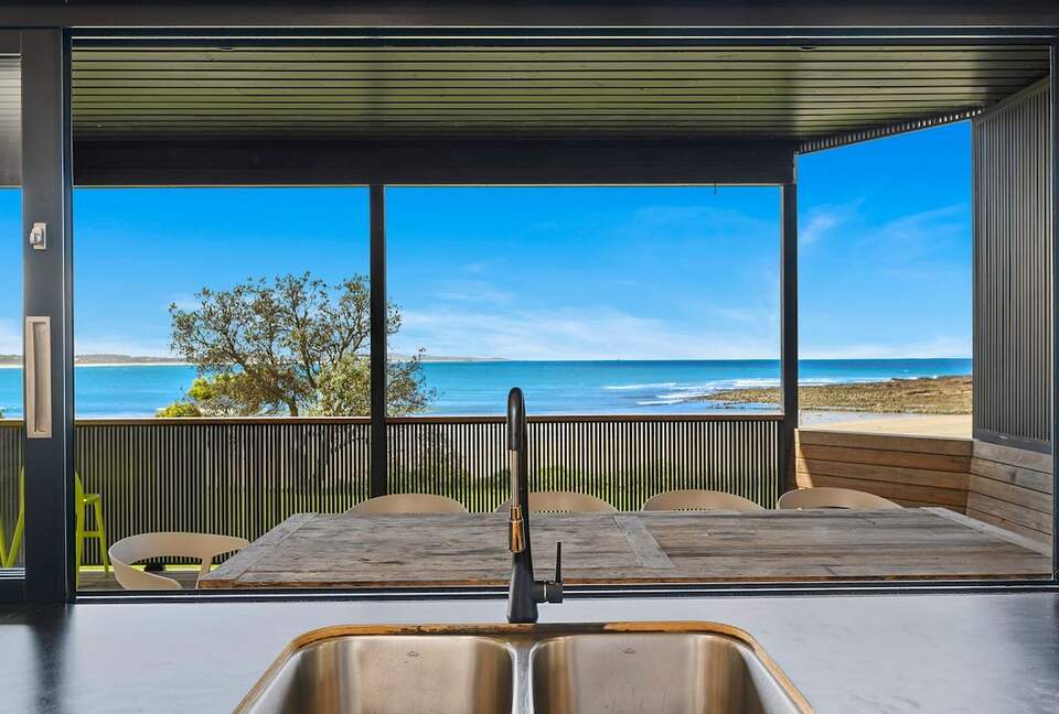Endless Horizon | A Sophisticated Beachfront Retreat - Arrawarra Headland, Australia