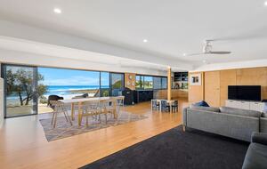 Endless Horizon | A Sophisticated Beachfront Retreat - Arrawarra Headland, Australia