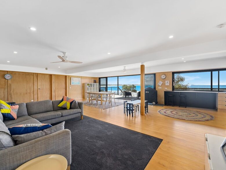 Endless Horizon | A Sophisticated Beachfront Retreat - Arrawarra Headland, Australia