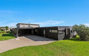 Endless Horizon | A Sophisticated Beachfront Retreat - Arrawarra Headland, Australia