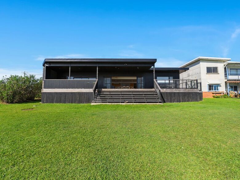 Endless Horizon | A Sophisticated Beachfront Retreat - Arrawarra Headland, Australia