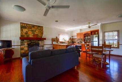 Lakeside Tranquility in Yungaburra - Yungaburra, Australia