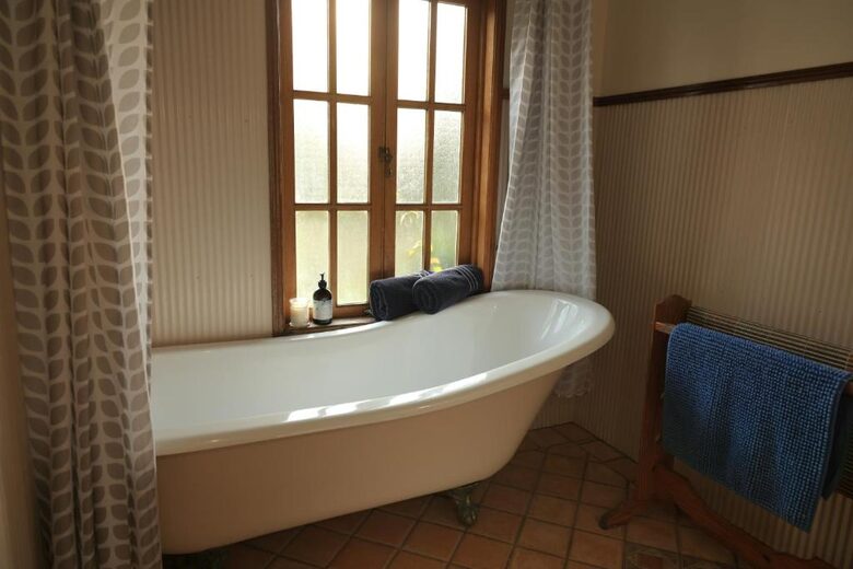 Lakeside Tranquility in Yungaburra - Yungaburra, Australia