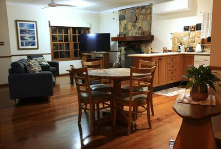 Lakeside Tranquility in Yungaburra - Yungaburra, Australia