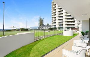 Elegant Beachfront Escape with Private Courtyard - Gold Coast, Australia