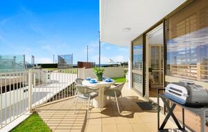 Elegant Beachfront Escape with Private Courtyard - Gold Coast, Australia