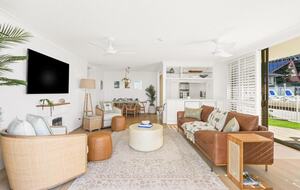 Elegant Beachfront Escape with Private Courtyard - Gold Coast, Australia