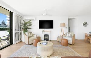 Elegant Beachfront Escape with Private Courtyard - Gold Coast, Australia