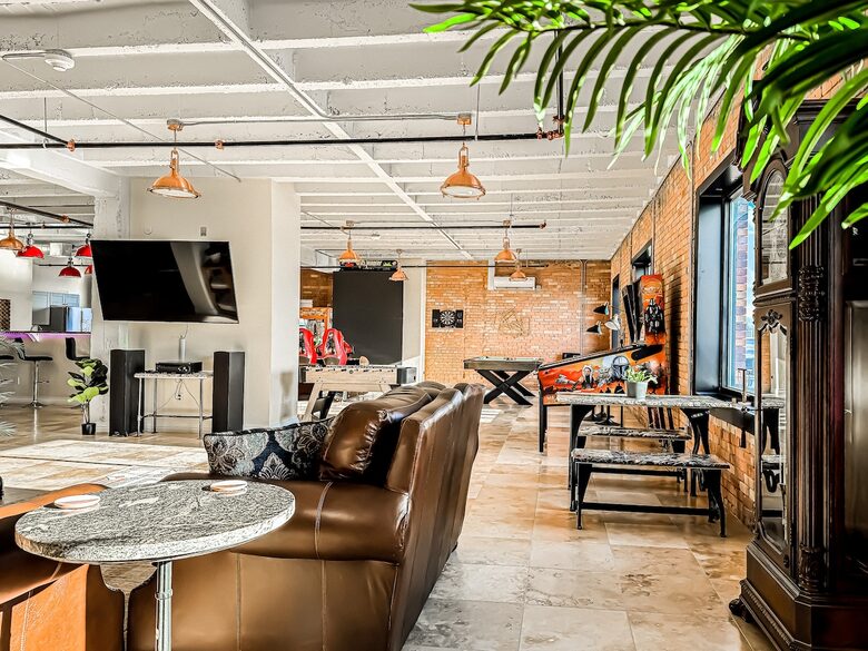Downtown Idaho Falls Penthouse w/ in-suite Arcade, Pool Table, Sauna & 4DMassage Chair - Idaho Falls, Idaho