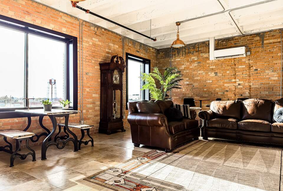 Downtown Idaho Falls Penthouse w/ in-suite Arcade, Pool Table, Sauna & 4DMassage Chair - Idaho Falls, Idaho