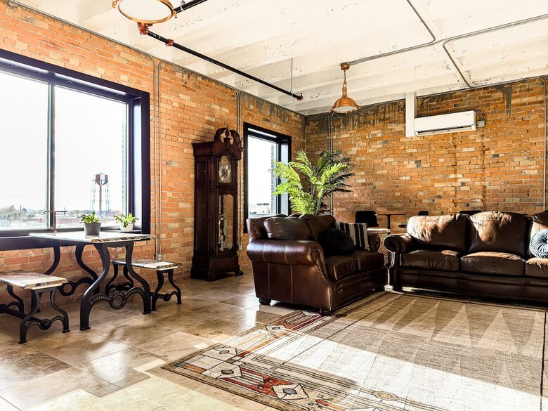 Downtown Idaho Falls Penthouse w/ in-suite Arcade, Pool Table, Sauna & 4DMassage Chair - Idaho Falls, Idaho