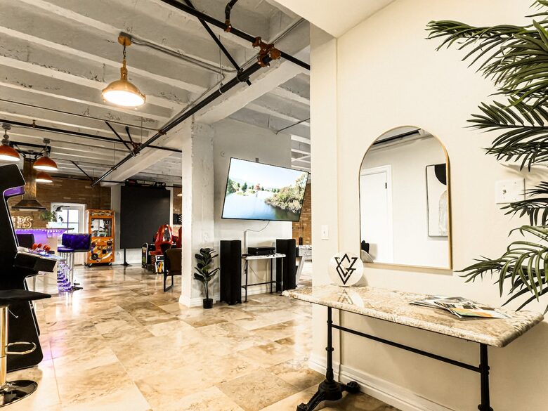 Downtown Idaho Falls Penthouse w/ in-suite Arcade, Pool Table, Sauna & 4DMassage Chair - Idaho Falls, Idaho