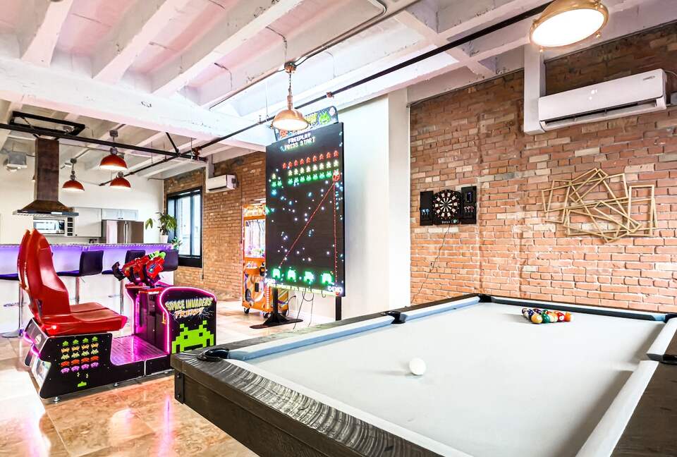 Downtown Idaho Falls Penthouse w/ in-suite Arcade, Pool Table, Sauna & 4DMassage Chair - Idaho Falls, Idaho