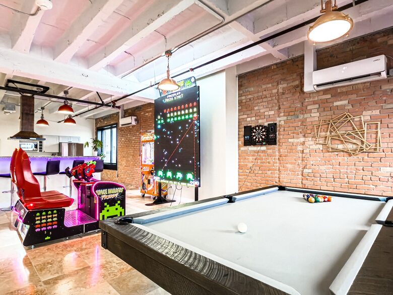 Downtown Idaho Falls Penthouse w/ in-suite Arcade, Pool Table, Sauna & 4DMassage Chair - Idaho Falls, Idaho
