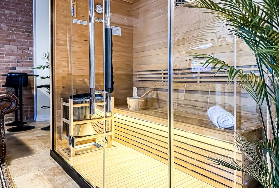 Downtown Idaho Falls Penthouse w/ in-suite Arcade, Pool Table, Sauna & 4DMassage Chair - Idaho Falls, Idaho