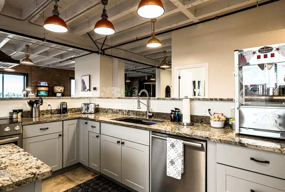Downtown Idaho Falls Penthouse w/ in-suite Arcade, Pool Table, Sauna & 4DMassage Chair - Idaho Falls, Idaho