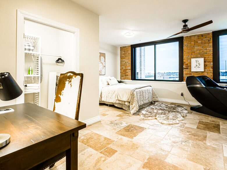 Downtown Idaho Falls Penthouse w/ in-suite Arcade, Pool Table, Sauna & 4DMassage Chair - Idaho Falls, Idaho