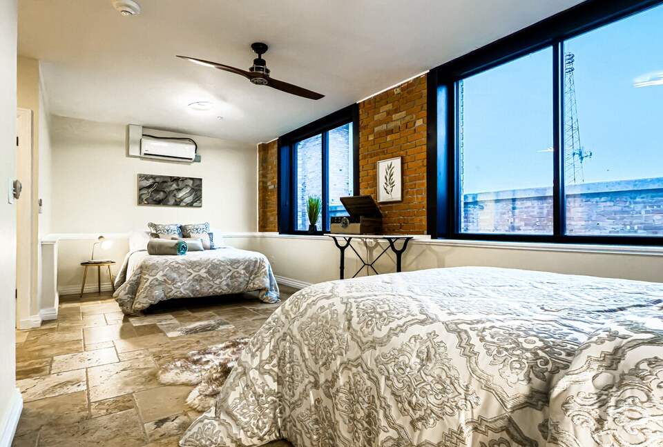 Downtown Idaho Falls Penthouse w/ in-suite Arcade, Pool Table, Sauna & 4DMassage Chair - Idaho Falls, Idaho