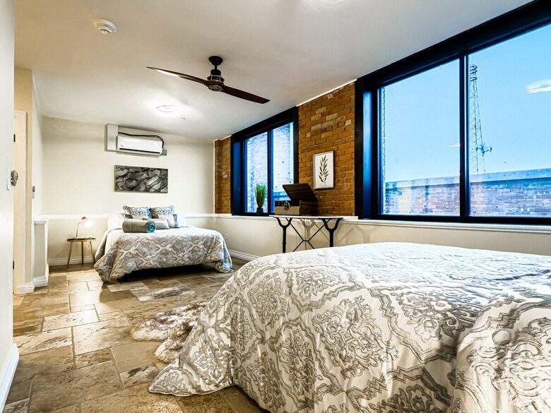 Downtown Idaho Falls Penthouse w/ in-suite Arcade, Pool Table, Sauna & 4DMassage Chair - Idaho Falls, Idaho
