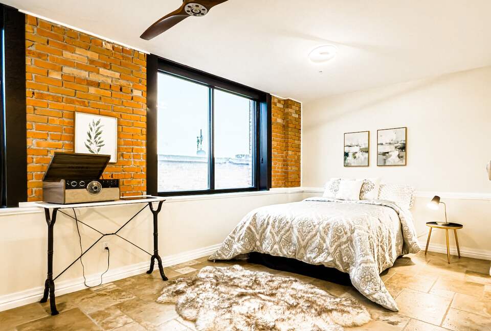 Downtown Idaho Falls Penthouse w/ in-suite Arcade, Pool Table, Sauna & 4DMassage Chair - Idaho Falls, Idaho