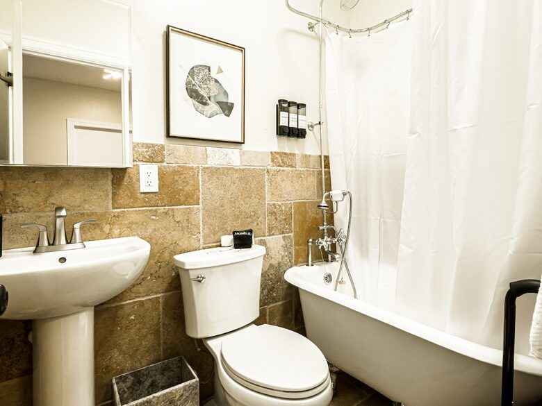 Downtown Idaho Falls Penthouse w/ in-suite Arcade, Pool Table, Sauna & 4DMassage Chair - Idaho Falls, Idaho